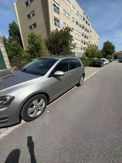 Volkswagen Golf 2015 - 12500 EUR, 177441 km - AUTO.MOTO.pt - 177441km - foto 5 de 13