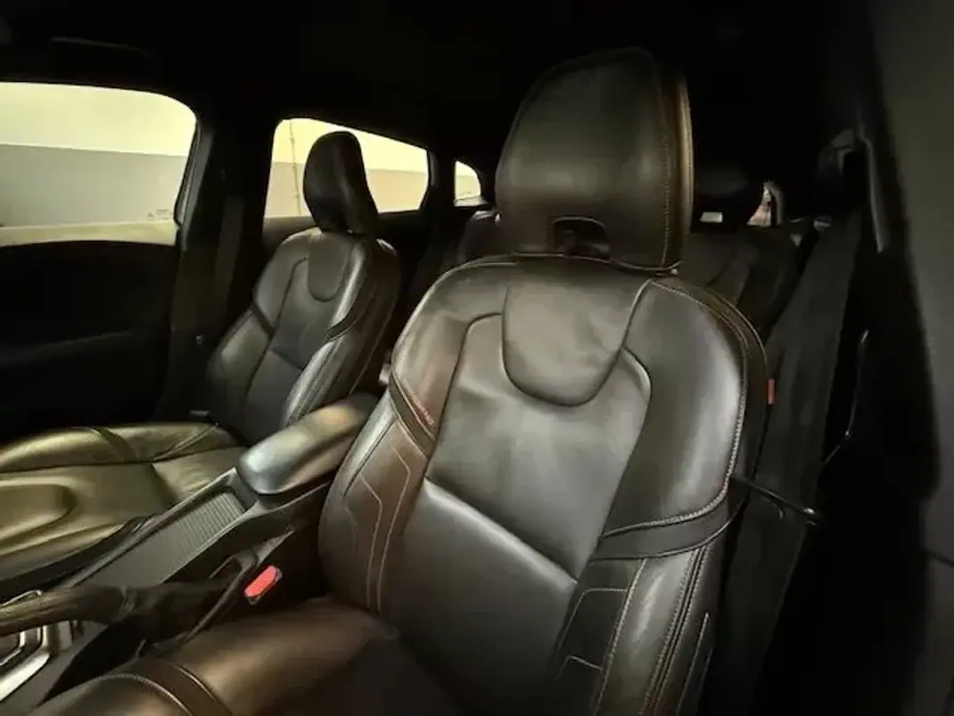 Volvo V40 2015 - 13750 EUR, 188000 km - AUTO.MOTO.pt - 188000km - foto 8 de 12