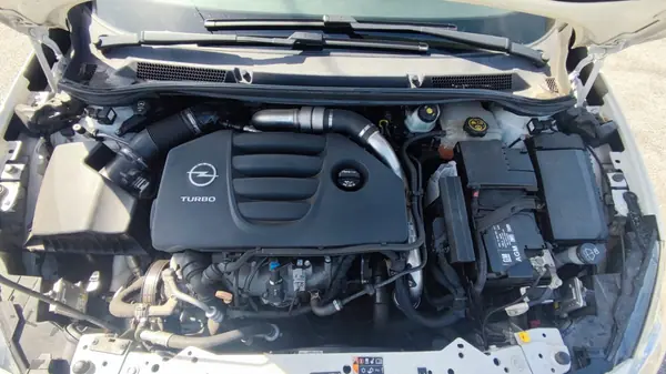 Opel Astra GTC 2016 - 22490 EUR, 92000 km - AUTO.MOTO.pt - 92000km - foto 9 de 15