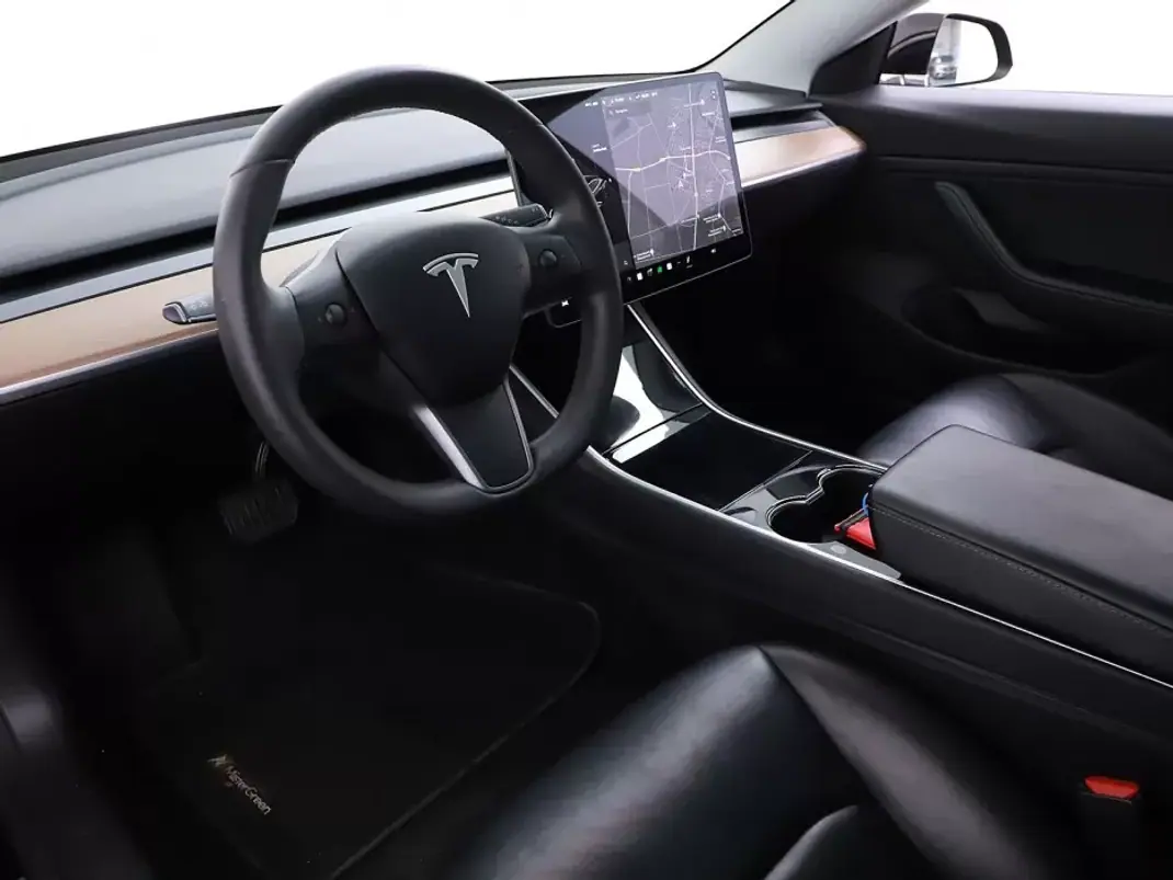 Tesla Model 3 2019 - 17999 EUR, 187000 km - AUTO.MOTO.pt - 187000km - foto 12 de 15