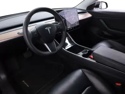 Tesla Model 3 2019 - 17999 EUR, 187000 km - AUTO.MOTO.pt - 187000km - foto 12 de 15