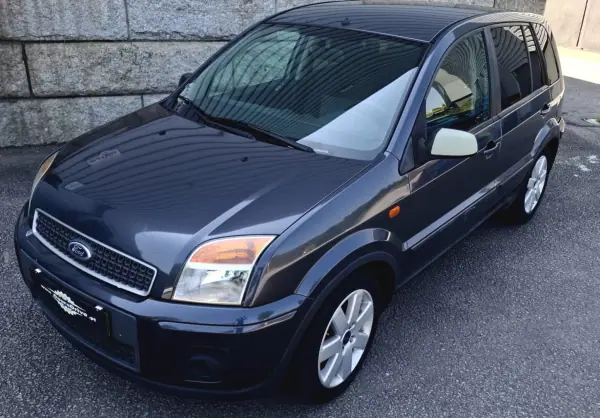 Ford Fusion 2007 - 5750 EUR, 211000 km - AUTO.MOTO.pt - 211000km - foto 3 de 4