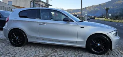 BMW 118 2018 - 9999 EUR, 300000 km - AUTO.MOTO.pt - 300000km - foto 22 de 24