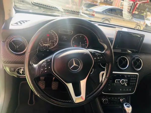 Mercedes-Benz GLA 200 2014 - 20000 EUR, 200000 km - AUTO.MOTO.pt - 200000km - foto 10 de 24