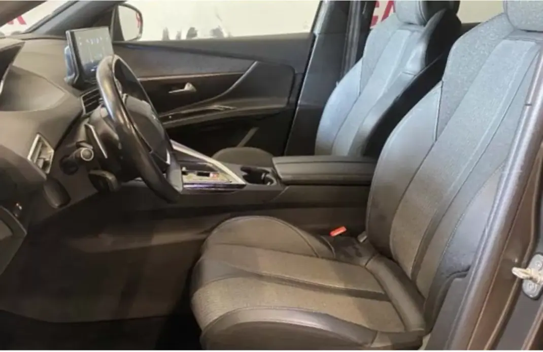 Peugeot 3008 2023 - 15990 EUR, 117148 km - 117148km - foto 12 de 13