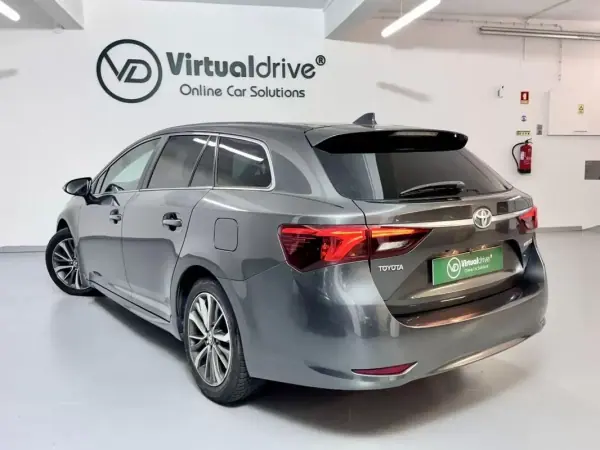 Toyota Avensis Touring Sports 2015 - 13750 EUR, 144000 km - AUTO.MOTO.pt - 144000km - foto 9 de 58