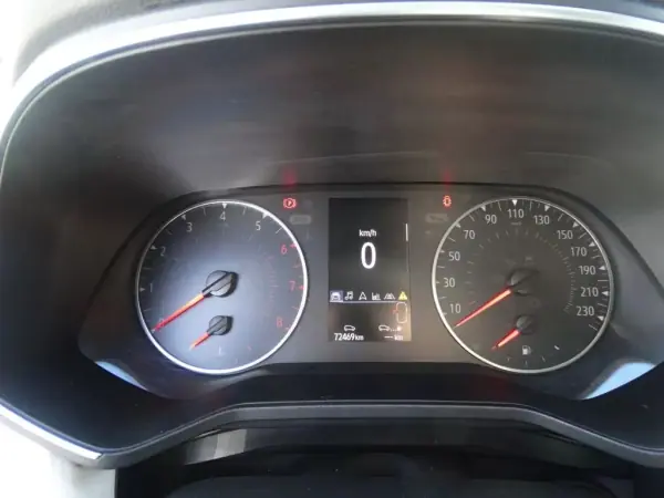 Renault Clio 2021 - 15200 EUR, 72469 km - AUTO.MOTO.pt - 72469km - foto 6 de 24