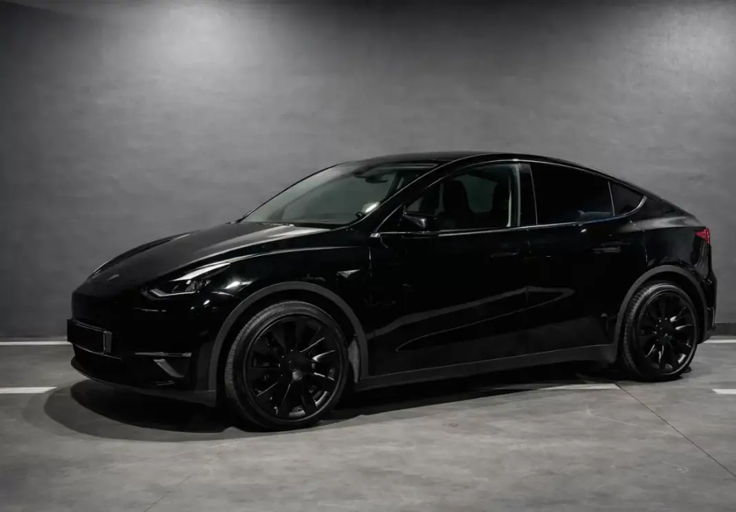 Tesla Model Y 2024 - 38490 EUR, 17630 km - AUTO.MOTO.pt - 17630km - foto 3 de 13