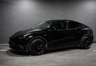 Tesla Model Y 2024 - 38490 EUR, 17630 km - AUTO.MOTO.pt - 17630km - foto 3 de 13