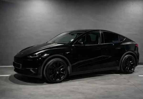 Tesla Model Y 2024 - 38490 EUR, 17630 km - AUTO.MOTO.pt - 17630km - foto 3 de 13
