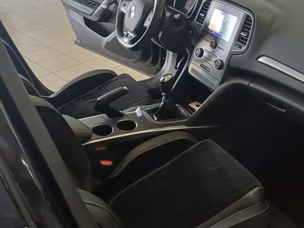 Renault Mégane 2016 - 16190 EUR, 93255 km - AUTO.MOTO.pt - 93255km - foto 9 de 11