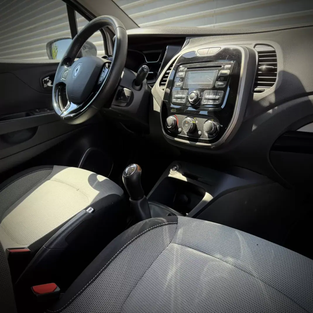 Renault Captur 2017 - 10900 EUR, 125000 km - 125000km - foto 4 de 7