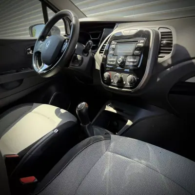 Renault Captur 2017 - 10900 EUR, 125000 km - AUTO.MOTO.pt - 125000km - foto 4 de 7