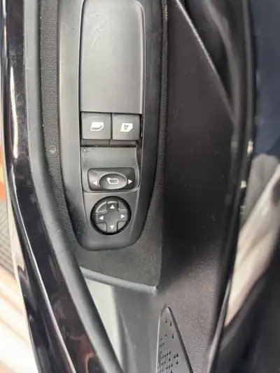 Peugeot 208 VAN 1.6 HDi Premium 2017 - 11750 EUR, 95494 km - AUTO.MOTO.pt - 95494km - foto 11 de 15