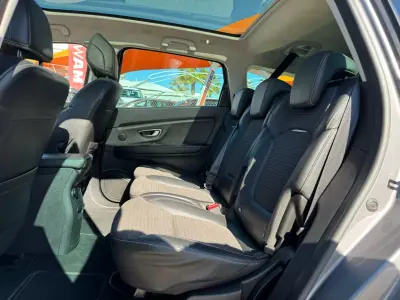 Renault Grand Scénic 2018 - 18950 EUR, 158458 km - AUTO.MOTO.pt - 158458km - foto 8 de 10