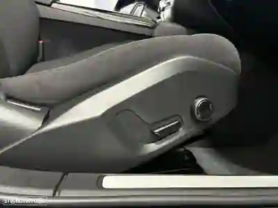 Volvo V60 2021 - 25990 EUR, 82125 km - AUTO.MOTO.pt - 82125km - foto 33 de 51