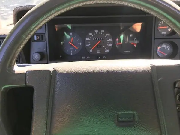 Volvo 244 1987 - 10500 EUR, 317000 km - AUTO.MOTO.pt - 317000km - foto 28 de 41