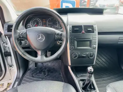 Mercedes-Benz A 180 2010 - 9950 EUR, 118057 km - AUTO.MOTO.pt - 118057km - foto 10 de 12
