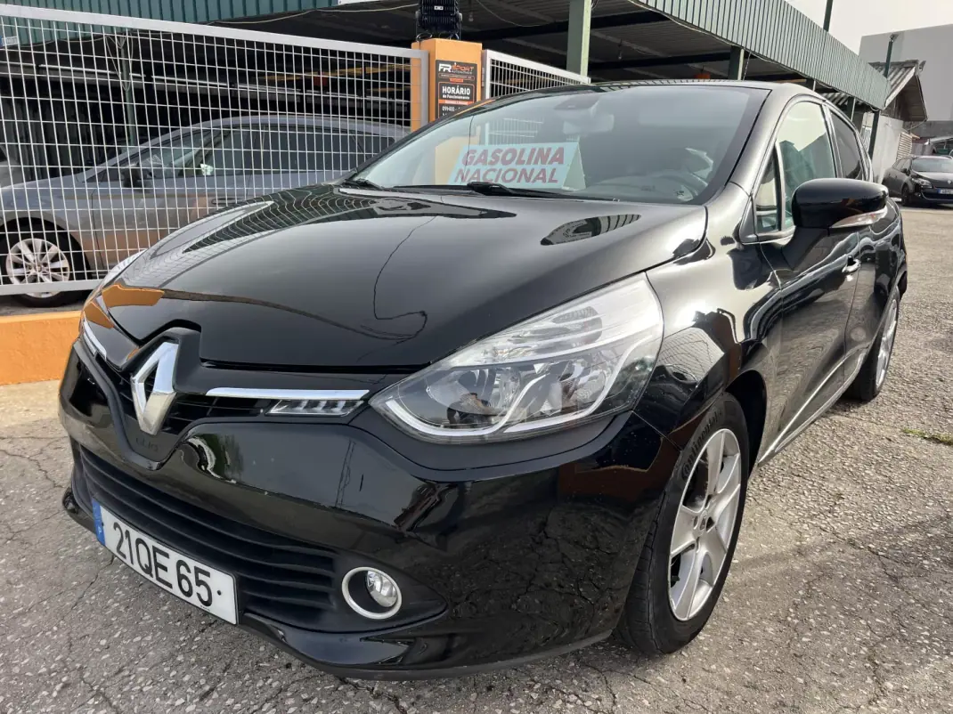 Renault Clio 2015 - 8250 EUR, 73635 km - AUTO.MOTO.pt - 73635km - foto 3 de 12