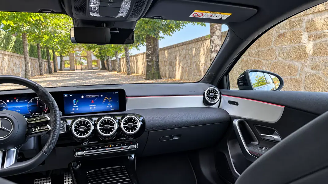 Mercedes-Benz A 250 Limousine 2023 - 32500 EUR, 29000 km - 29000km - foto 13 de 19