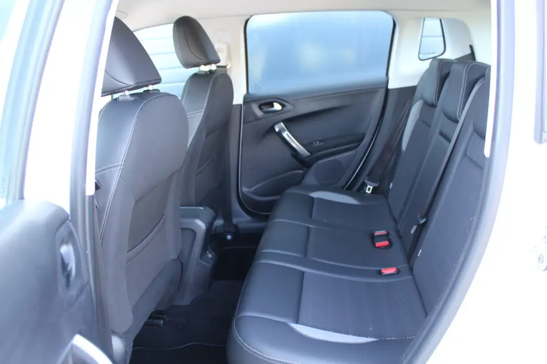 Peugeot 2008 2015 - 10500 EUR, 148600 km - AUTO.MOTO.pt - 148600km - foto 11 de 19