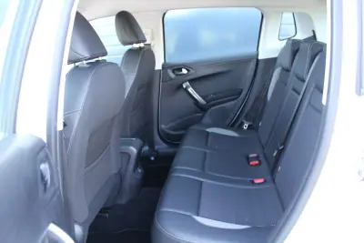 Peugeot 2008 2015 - 10500 EUR, 148600 km - AUTO.MOTO.pt - 148600km - foto 11 de 19