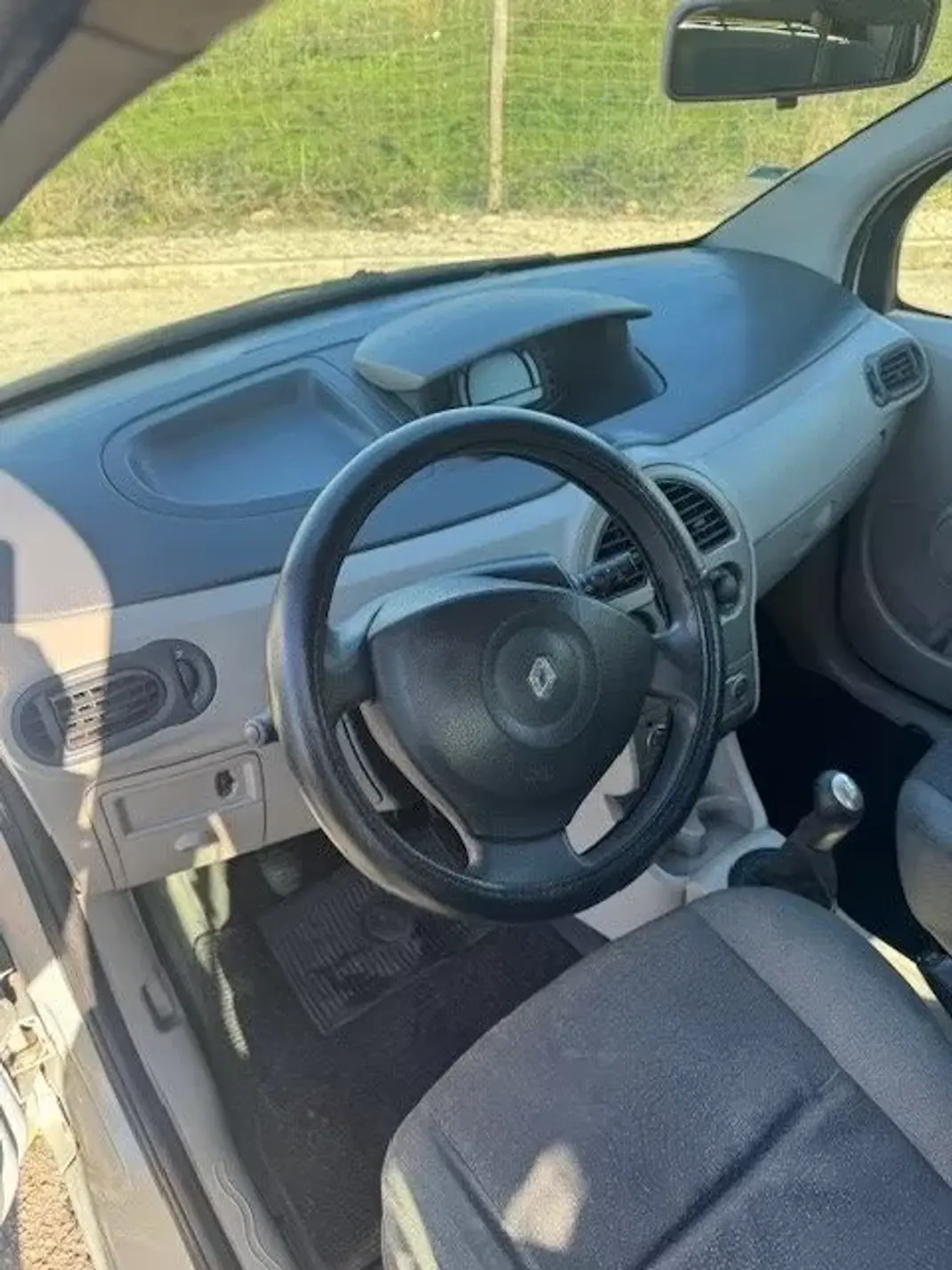 Renault Modus 2005 - 2500 EUR, 284633 km - AUTO.MOTO.pt - 284633km - foto 12 de 17