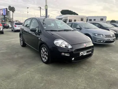 Fiat Punto 2018 - 8999 EUR, 169456 km - AUTO.MOTO.pt - 169456km - foto 3 de 16