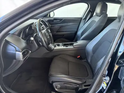 Jaguar XE 2016 - 16990 EUR, 187630 km - AUTO.MOTO.pt - 187630km - foto 7 de 9