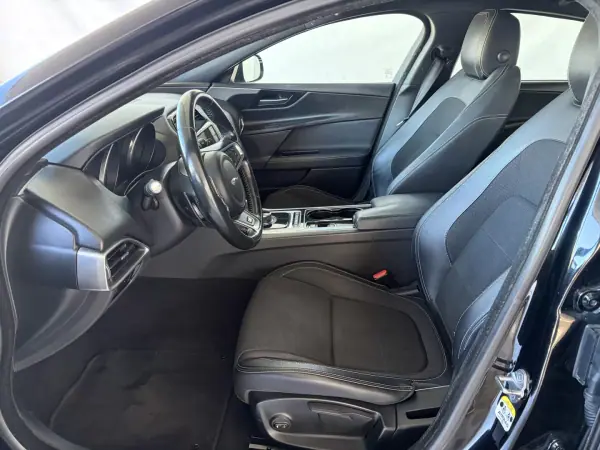 Jaguar XE 2016 - 16990 EUR, 187630 km - AUTO.MOTO.pt - 187630km - foto 7 de 9