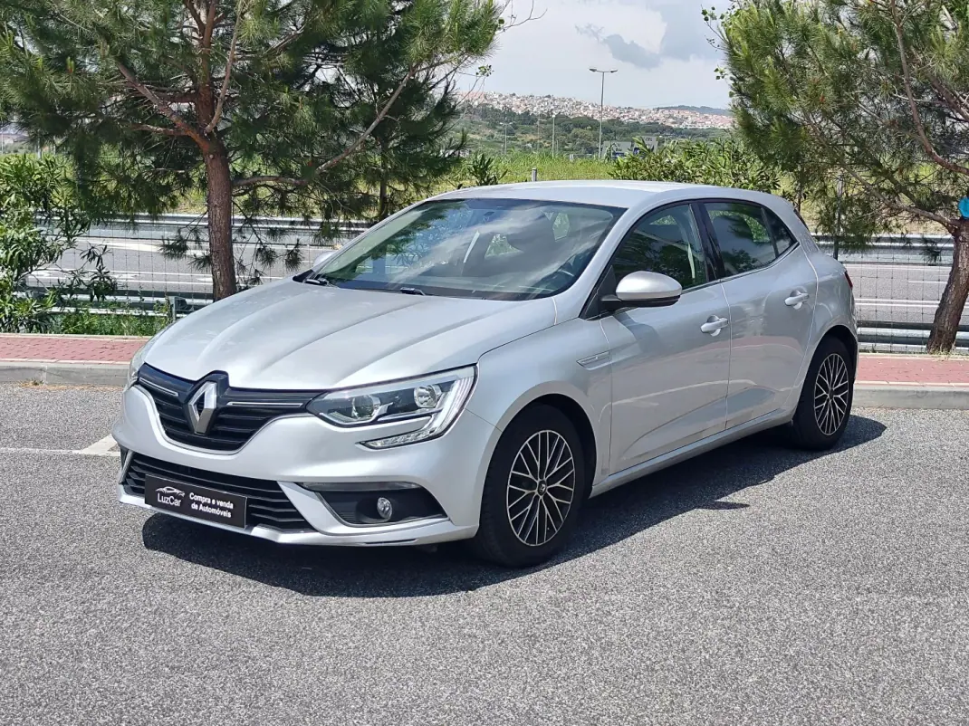 Renault Mégane 2016 - 8780 EUR, 252000 km - AUTO.MOTO.pt - 252000km - foto 1 de 36