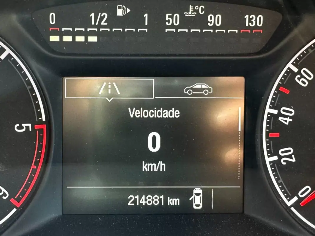 Opel Corsa 2018 - 6450 EUR, 214881 km - AUTO.MOTO.pt - 214881km - foto 11 de 15