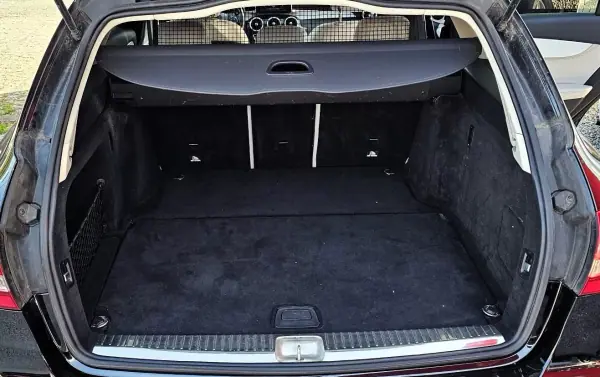 Mercedes-Benz C 180 2015 - 17500 EUR, 240000 km - AUTO.MOTO.pt - 240000km - foto 13 de 29