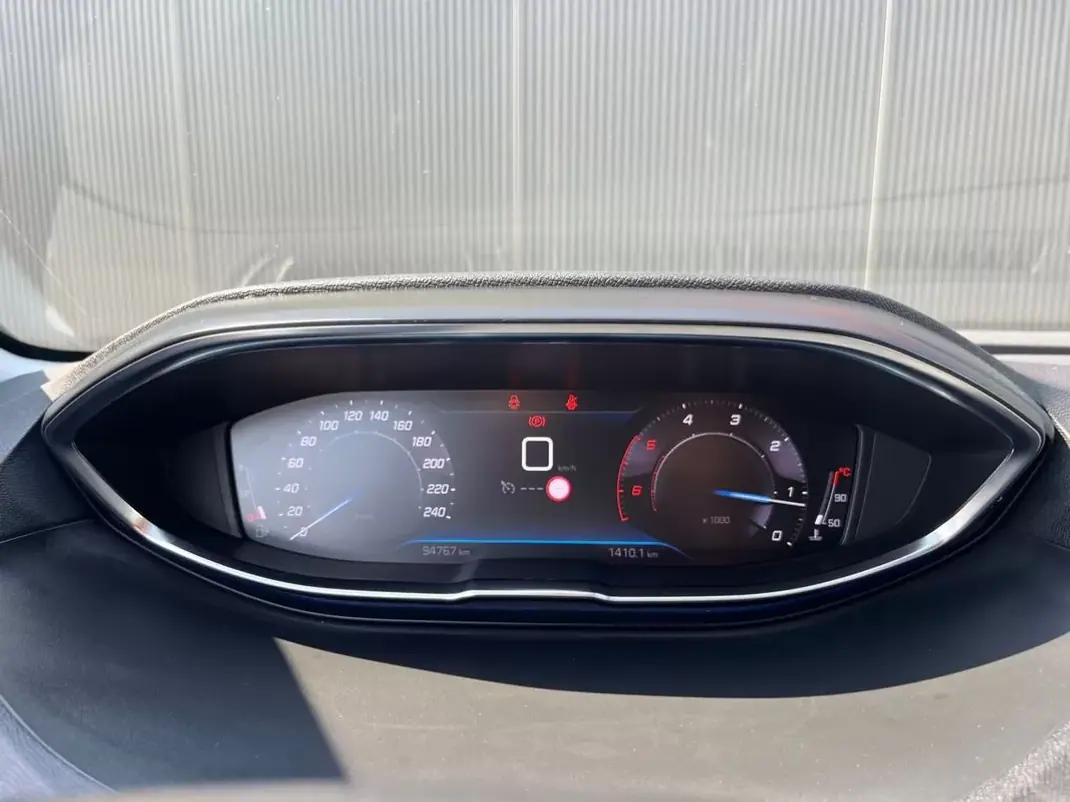 Peugeot 3008 2021 - 20490 EUR, 94000 km - AUTO.MOTO.pt - 94000km - foto 15 de 27