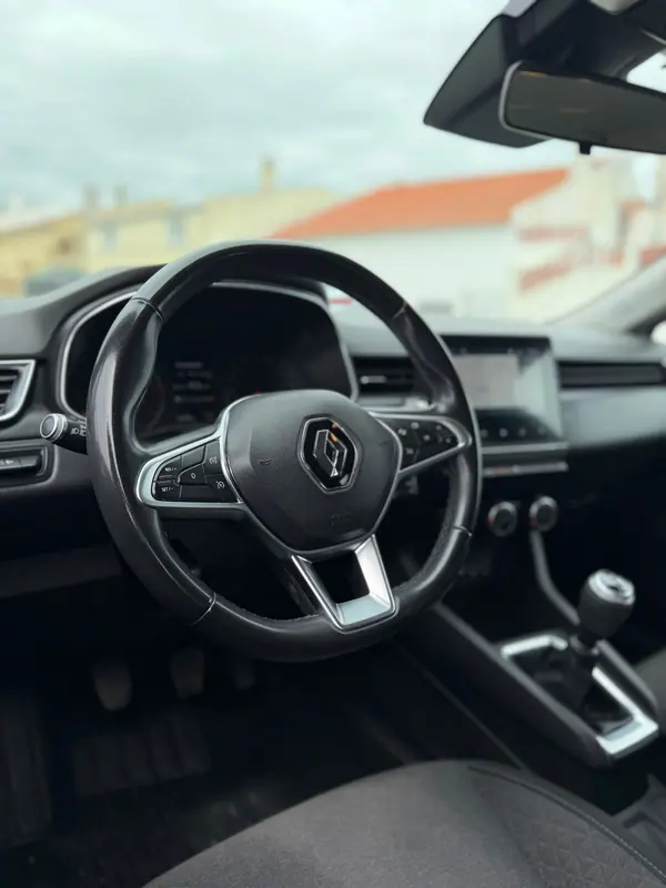 Renault Clio 2020 - 11900 EUR, 136000 km - AUTO.MOTO.pt - 136000km - foto 6 de 8