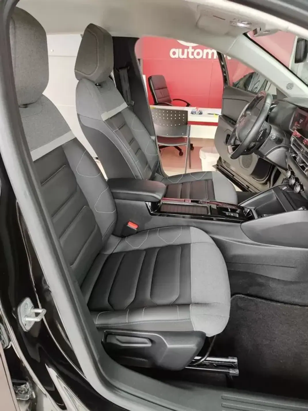 Citroën C4 2022 - 20750 EUR, 47000 km - AUTO.MOTO.pt - 47000km - foto 18 de 35