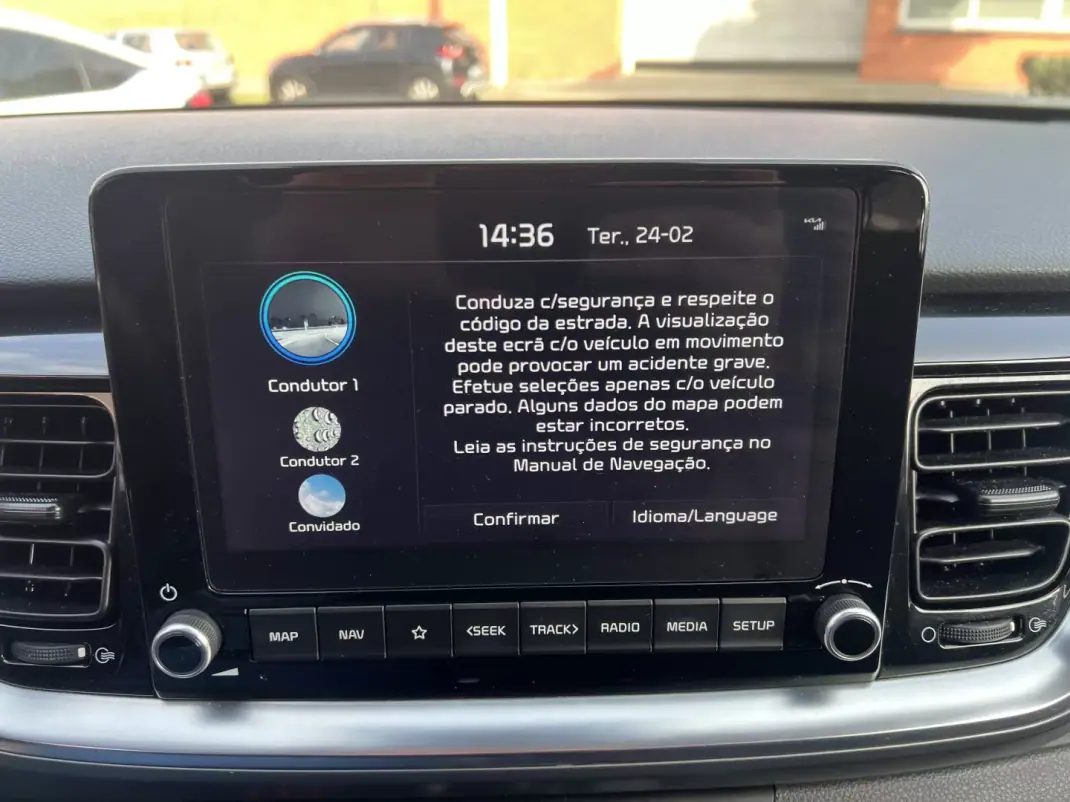 Kia Stonic 2025 - 20500 EUR, 17500 km - AUTO.MOTO.pt - 17500km - foto 16 de 19