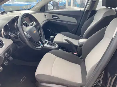 Chevrolet Cruze 2013 - 10750 EUR, 115000 km - AUTO.MOTO.pt - 115000km - foto 18 de 42