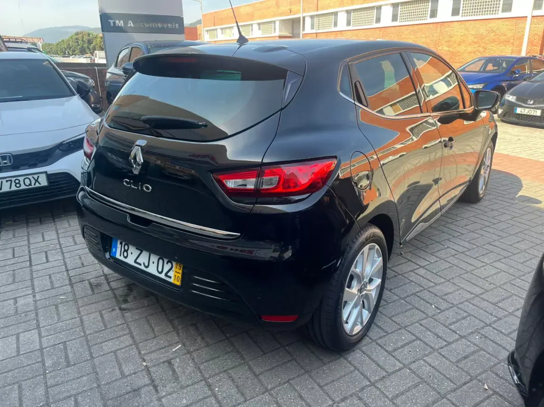 Renault Clio 2019 - 12900 EUR, 66000 km - AUTO.MOTO.pt - 66000km - foto 8 de 18