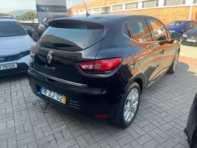 Renault Clio 2019 - 12900 EUR, 66000 km - AUTO.MOTO.pt - 66000km - foto 8 de 18