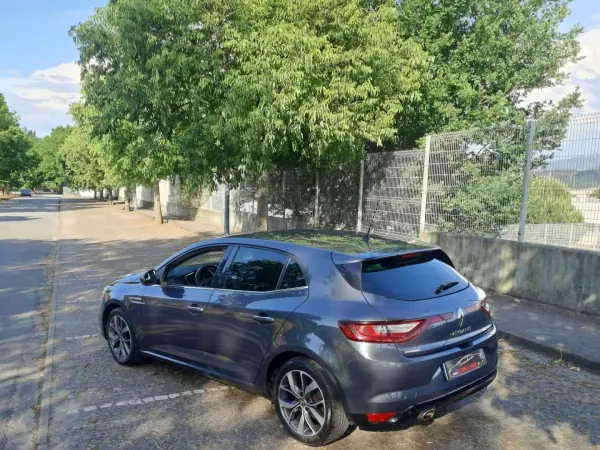Renault Mégane 2016 - 14000 EUR, 159000 km - AUTO.MOTO.pt - 159000km - foto 3 de 17