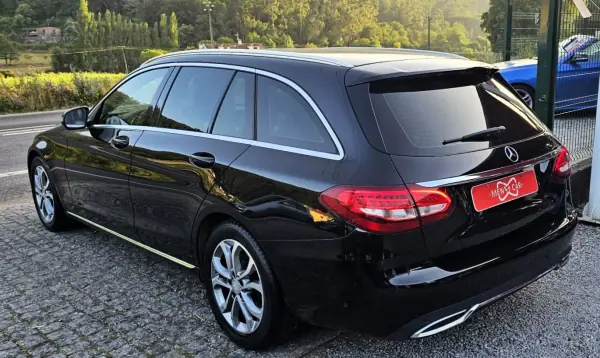 Mercedes-Benz C 180 2015 - 17500 EUR, 240000 km - AUTO.MOTO.pt - 240000km - foto 4 de 29