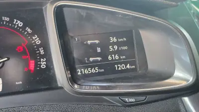 DS DS5 2013 - 10500 EUR, 216565 km - 216565km - foto 11 de 19