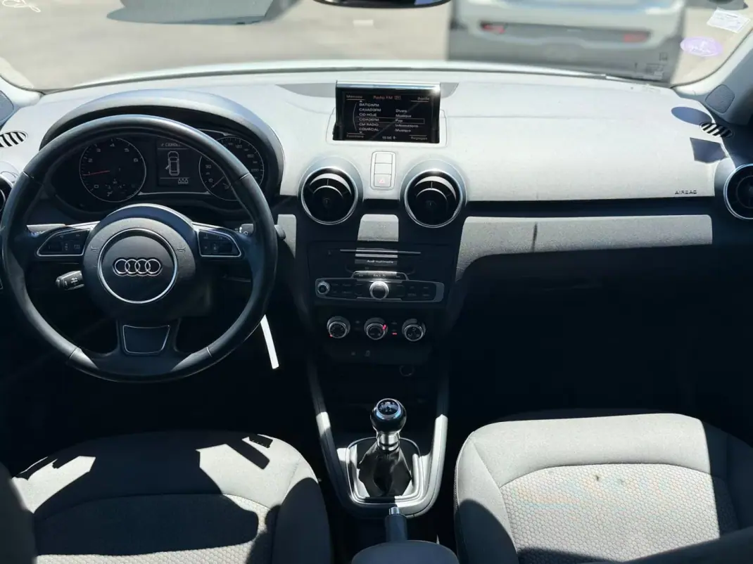 Audi A1 Sportback 2016 - 12990 EUR, 158353 km - AUTO.MOTO.pt - 158353km - foto 12 de 17