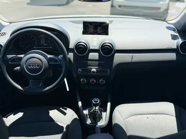 Audi A1 Sportback 2016 - 12990 EUR, 158353 km - AUTO.MOTO.pt - 158353km - foto 12 de 17