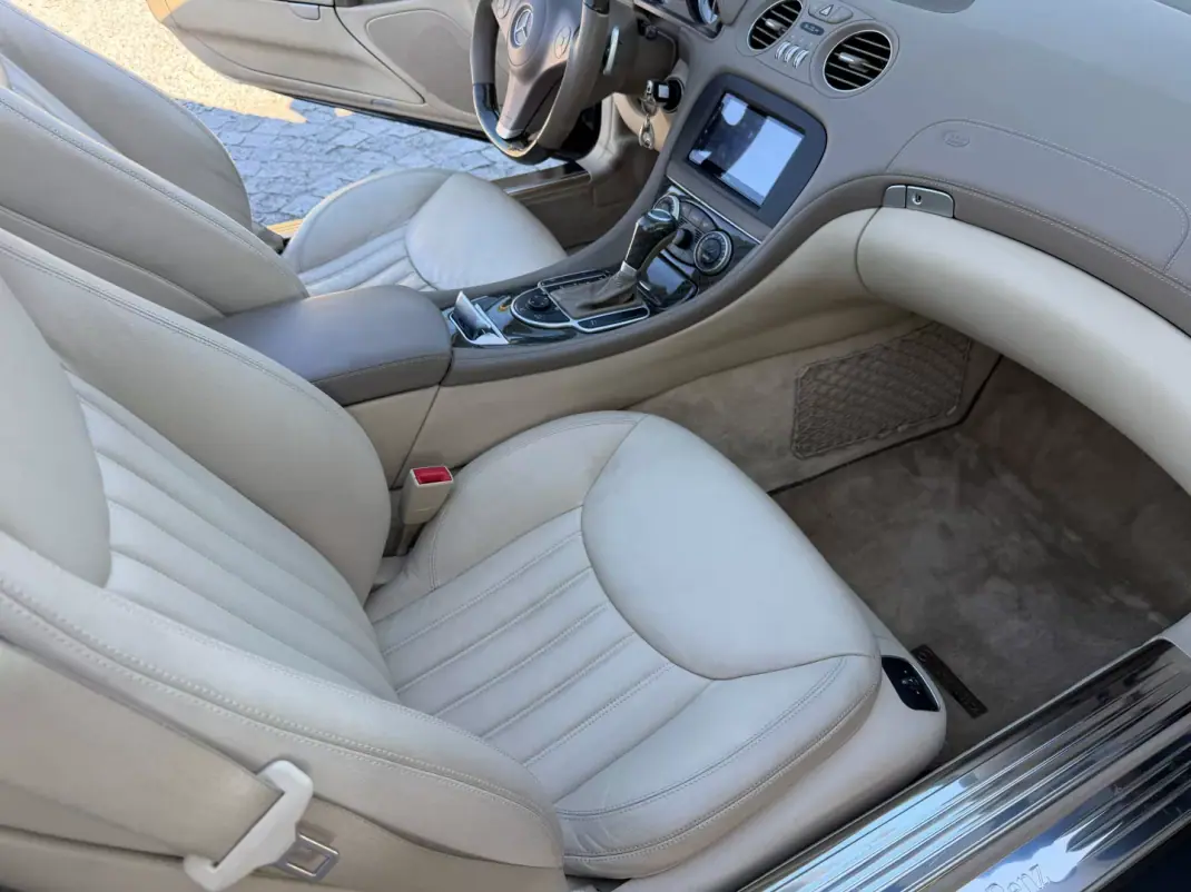 Mercedes-Benz SL 350 2009 - 39990 EUR, 84000 km - 84000km - foto 30 de 36