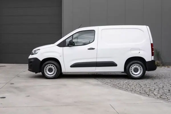 Citroën Berlingo hdi 2021 - 14900 EUR, 116000 km - AUTO.MOTO.pt - 116000km - foto 9 de 23