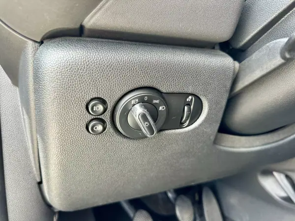 MINI 3 Portas 2017 - 14990 EUR, 95000 km - AUTO.MOTO.pt - 95000km - foto 30 de 32