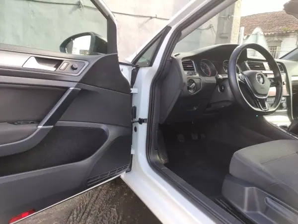 Volkswagen Golf 2018 - 15900 EUR, 106000 km - AUTO.MOTO.pt - 106000km - foto 9 de 29
