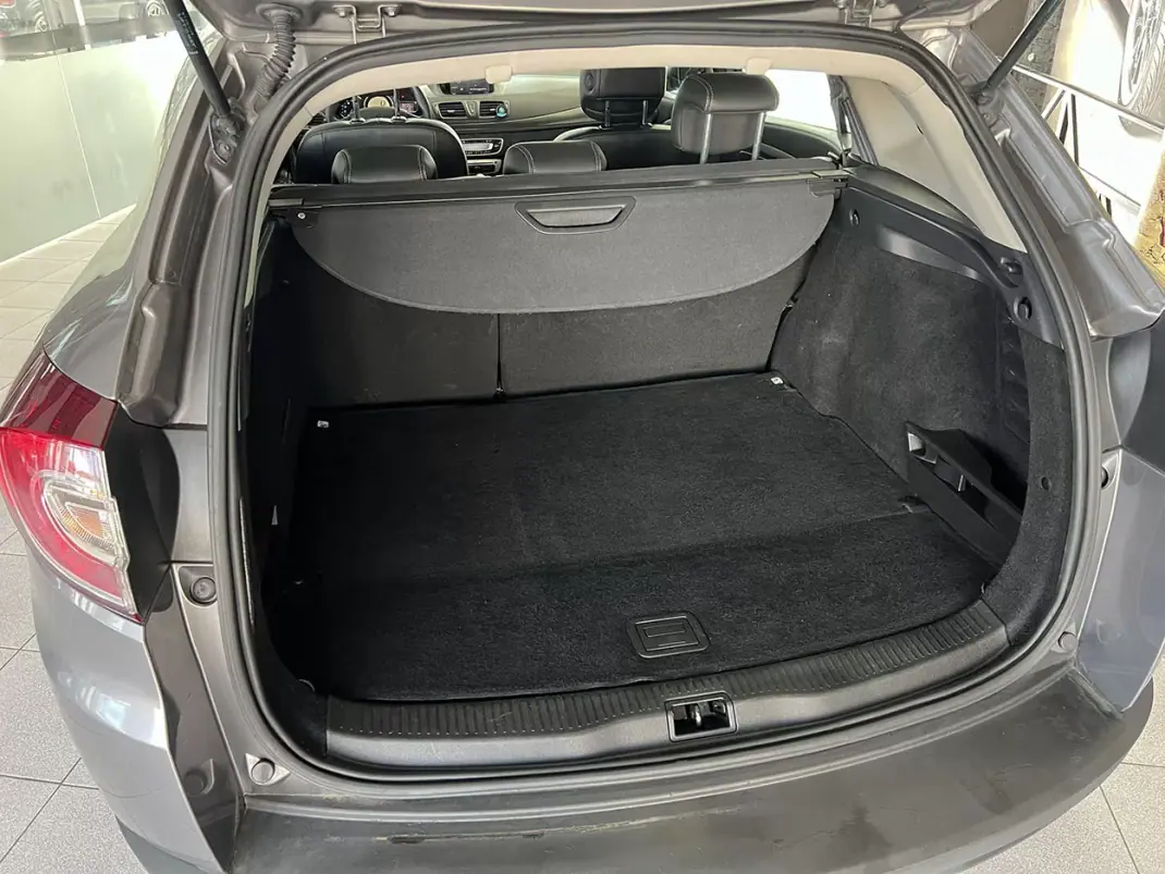 Renault Mégane Sport Tourer 2018 - 6900 EUR, 227985 km - AUTO.MOTO.pt - 227985km - foto 13 de 13